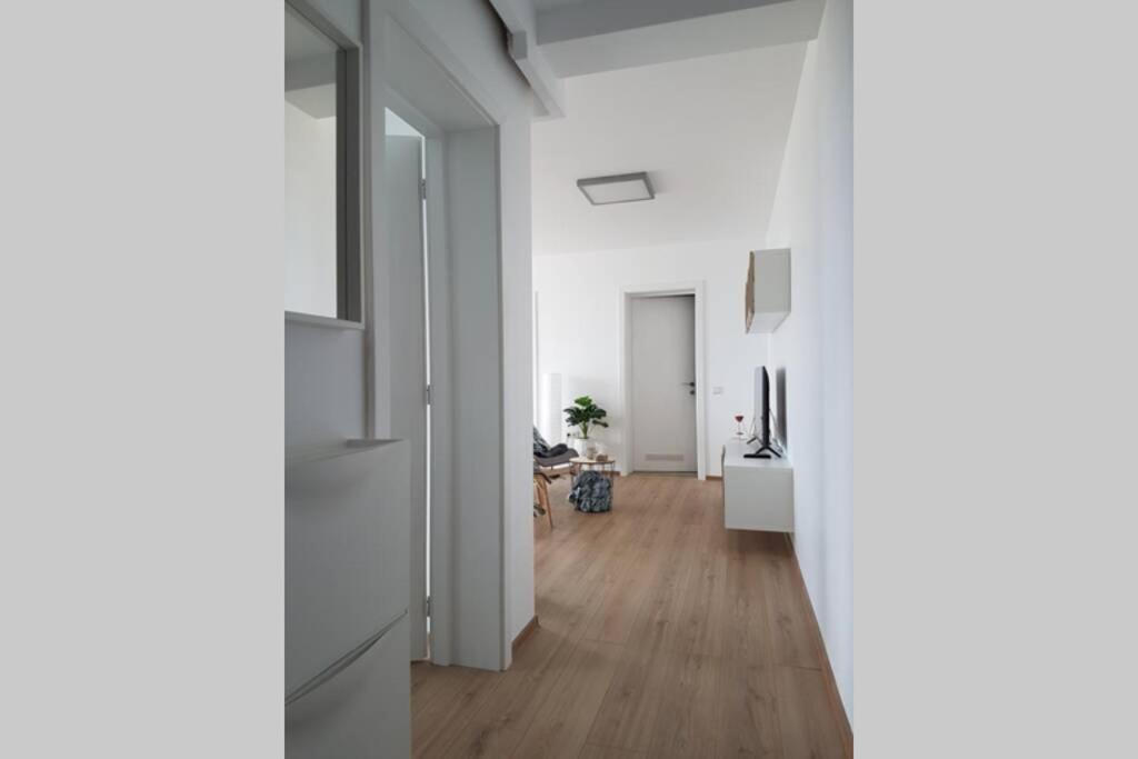 Living Home, Apartament Cu Doua Dormitoare Si Doua Bai Cisnădie Kültér fotó