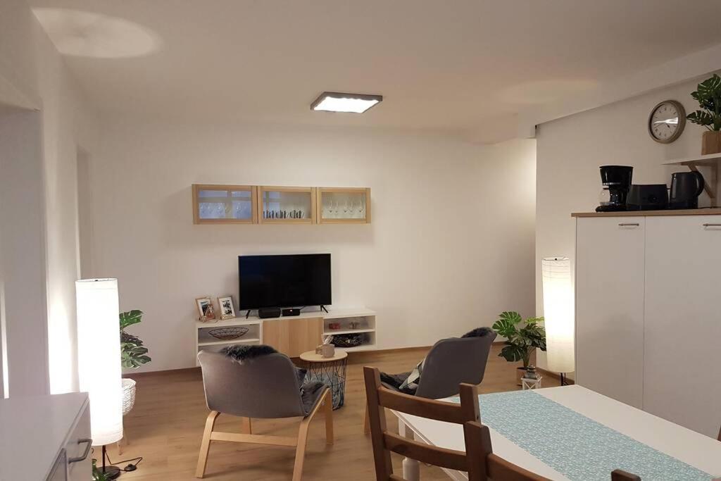 Living Home, Apartament Cu Doua Dormitoare Si Doua Bai Cisnădie Kültér fotó