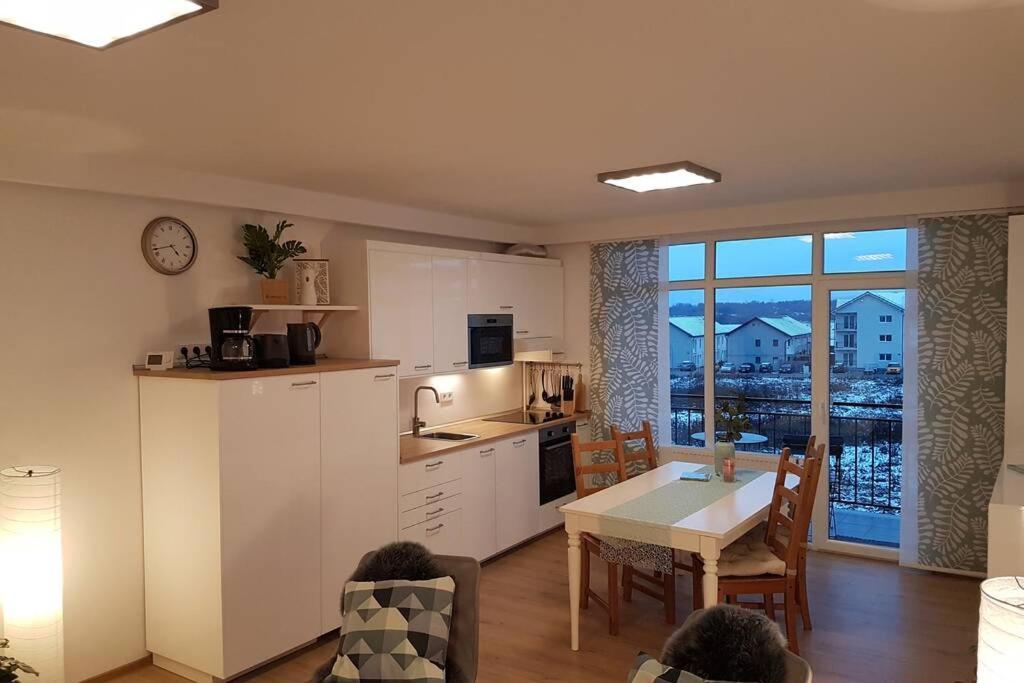 Living Home, Apartament Cu Doua Dormitoare Si Doua Bai Cisnădie Kültér fotó
