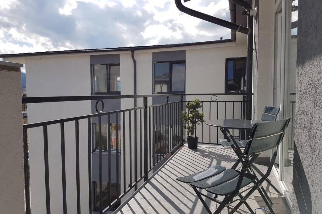 Living Home, Apartament Cu Doua Dormitoare Si Doua Bai Cisnădie Kültér fotó